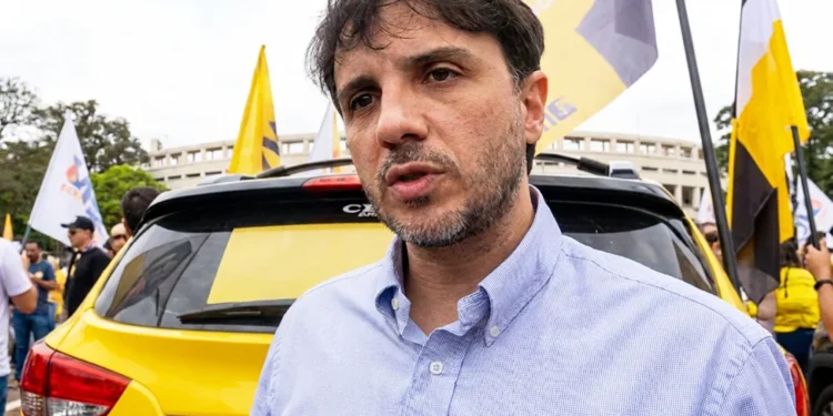 TSE suspende redes sociais, verba de campanha e debates de Renan Santos em Brasília