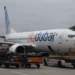 Piloto esfaqueia colega durante voo, tenta derrubar avião com 150 passageiros e acaba contido na cabine