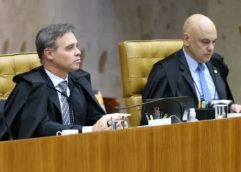 Alexandre de Moraes pede ao presidente do STF investigação contra André Mendonça em Brasília
