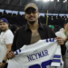 Neymar marca presença em jogo da NFL no Maracanã e recebe homenagem do Dallas Cowboys