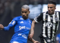 Atlético-MG vence Cruzeiro de virada e avança à semifinal em Minas Gerais