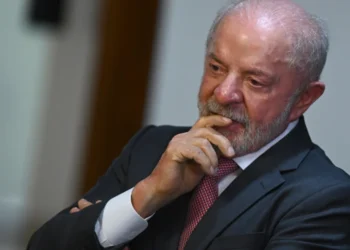 Governo altera critério e declara fim da fila do INSS a um mês das eleições em Brasília