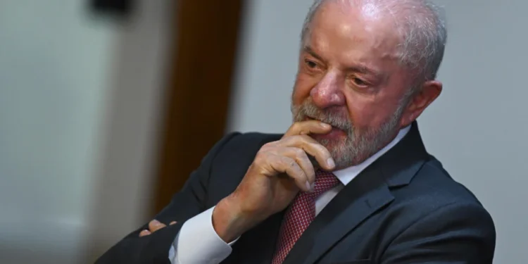 Governo altera critério e declara fim da fila do INSS a um mês das eleições em Brasília