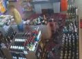 Homem destrói garrafas de vinho em supermercado após cartão ser recusado e causa prejuízo de R$ 60 mil em São Paulo