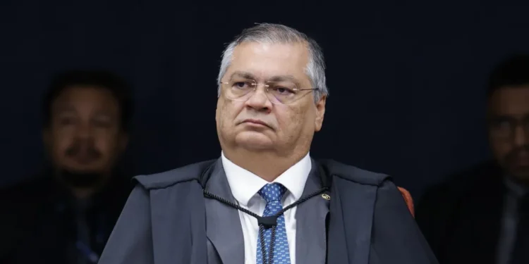 Flávio Dino determina que Polícia Federal investigue onda de ataques contra imagens religiosas no país