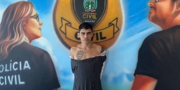 Preso de vestido e peruca, homem afirma ter matado 80 pessoas na Paraíba