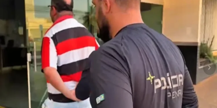 Homem é preso após se masturbar perto de passageira de 21 anos em ônibus com destino a Águas Lindas