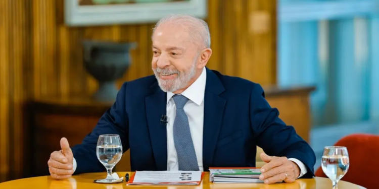 Lula decide não participar de debate na TV Globo e opta por entrevista em podcast no mesmo horário