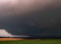 Caçadores de tempestades registram tornado ao vivo em Santa Catarina