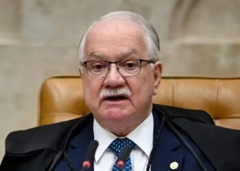 Fachin concede 24 horas para André Mendonça liberar sigilo total dos documentos do caso Master