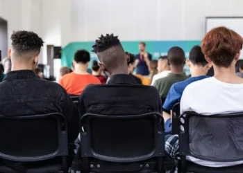 Brasil fica abaixo da média mundial e amarga 71º lugar em matemática no Pisa 2025 no Brasil