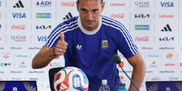 Scaloni encaminha renovação com a Argentina e prepara transição para era pós-Messi