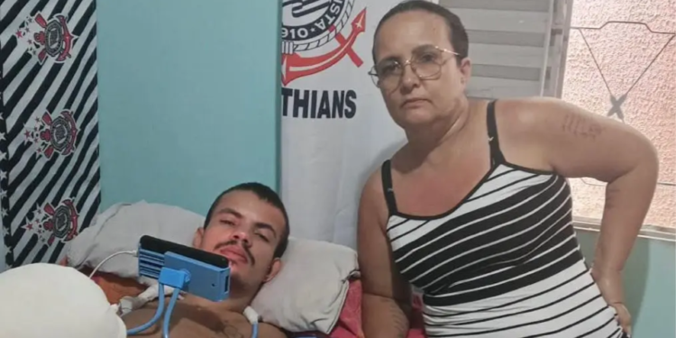 Mãe deixa emprego para cuidar de filho tetraplégico e pede doações em Goiânia