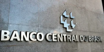 PF aponta que ex-chefe de supervisão do Banco Central recebia até R$ 760 mil por mês de Daniel Vorcaro