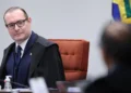 Zanin dá cinco dias para TSE explicar anulação de votos que garantiu vitória a Douglas Ruas no RJ