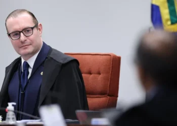Zanin dá cinco dias para TSE explicar anulação de votos que garantiu vitória a Douglas Ruas no RJ