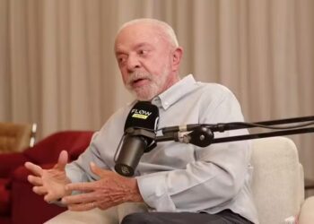 Lula critica juros do cartão de crédito e estuda proibir bancos de emitirem mais de um cartão por pessoa