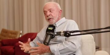 Lula critica juros do cartão de crédito e estuda proibir bancos de emitirem mais de um cartão por pessoa
