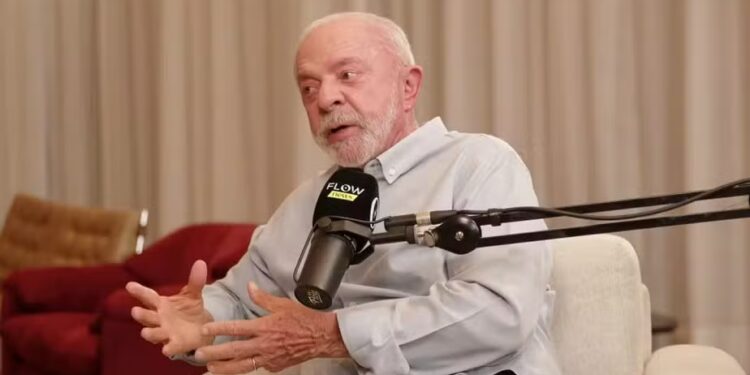 Lula critica juros do cartão de crédito e estuda proibir bancos de emitirem mais de um cartão por pessoa