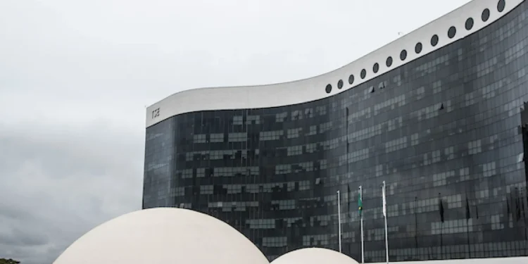TSE nega bloqueio de canais no WhatsApp e rebate declarações sobre ‘Exército do Lula’