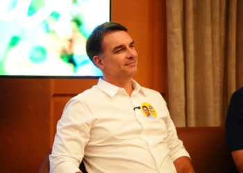 Flávio Bolsonaro cancela presença no debate da Band e deixa em aberto participação na TV Globo