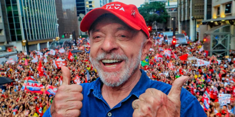 Lula é reeleito presidente do Brasil após virada inédita sobre Flávio Bolsonaro no 2º turno