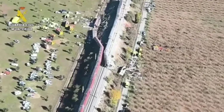 Colisão entre trens de alta velocidade deixa ao menos 32 mortos na Espanha