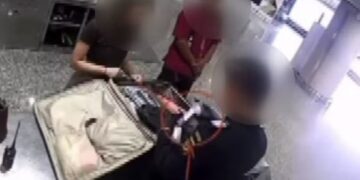 Brasileira presa com cocaína líquida na Indonésia corre risco de prisão perpétua ou pena de morte
