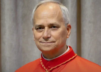 Cirurgia do papa Leão 14 confirma adenocarcinoma no pulmão; Vaticano atualiza estado de saúde