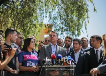 União Brasil e Progressistas oficializam apoio a Flávio Bolsonaro no segundo turno em Brasília