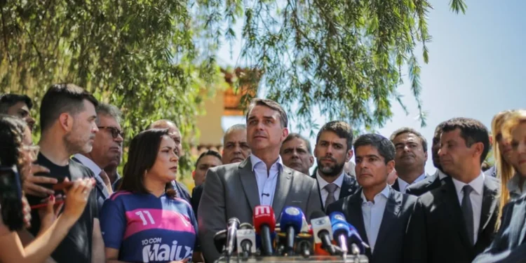 União Brasil e Progressistas oficializam apoio a Flávio Bolsonaro no segundo turno em Brasília