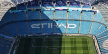Principal patrocinador do Manchester City ameaça processar a Premier League após punição sobre fair play financeiro