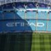 Principal patrocinador do Manchester City ameaça processar a Premier League após punição sobre fair play financeiro