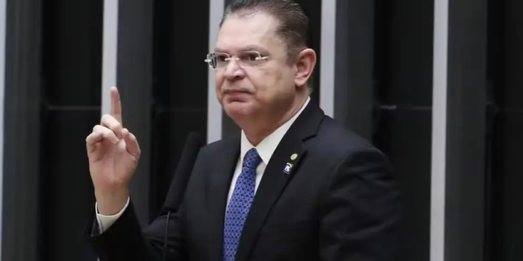 Após derrota de Flávio Bolsonaro, líder do PL desiste de disputar a presidência da Câmara