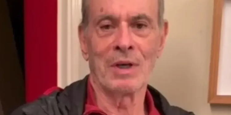 Ney Matogrosso passa por cirurgia aos 85 anos e suspende agenda de shows por um mês