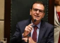 Paes recorre ao STF contra anulação de votos de Garotinho e pede segundo turno no Rio