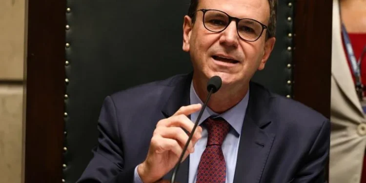 Paes recorre ao STF contra anulação de votos de Garotinho e pede segundo turno no Rio