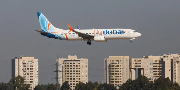 Passageiros invadem cabine de avião, imobilizam copiloto e evitam tragédia aérea durante voo da Flydubai