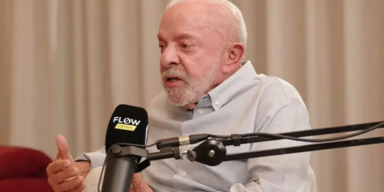 Em sabatina de duas horas no Flow, Lula critica a Globo, ataca Flávio Bolsonaro e defende mandato